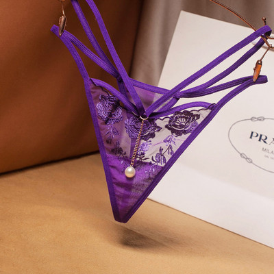 Női csipke tangák fém lánccal és gyöngyházzal