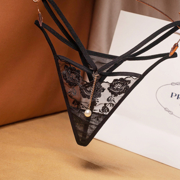 Női csipke tangák fém lánccal és gyöngyházzal