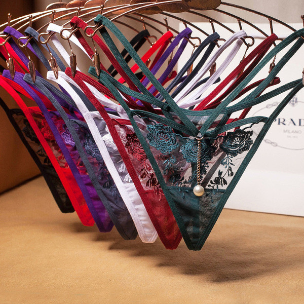 Női csipke tangák fém lánccal és gyöngyházzal