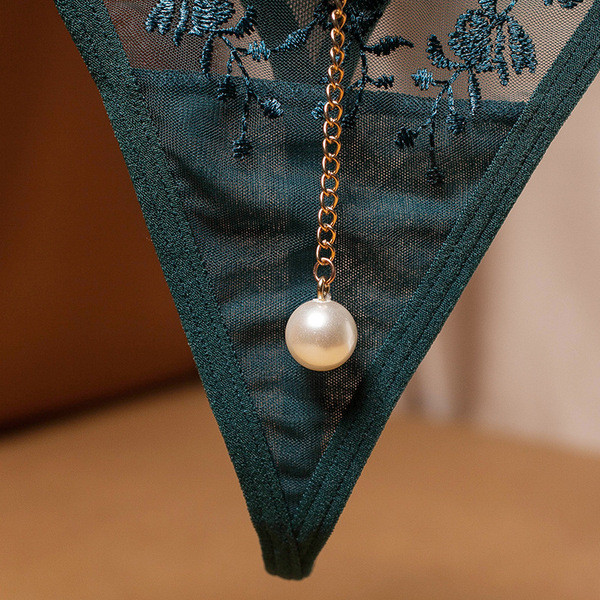 Női csipke tangák fém lánccal és gyöngyházzal