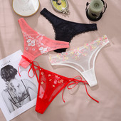 Aktuális női tangák hímzéssel