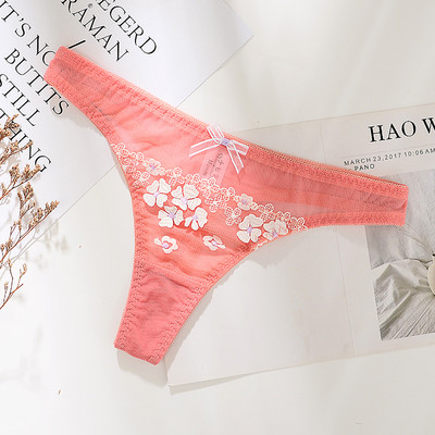 Aktuális női tangák hímzéssel