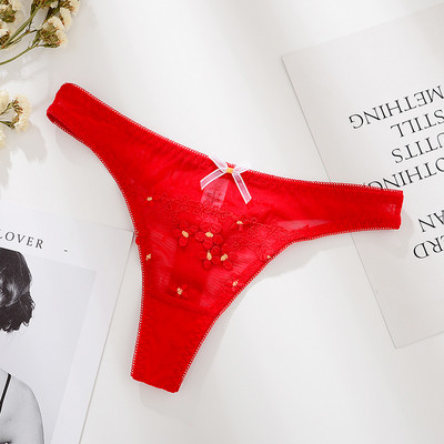 Aktuális női tangák hímzéssel