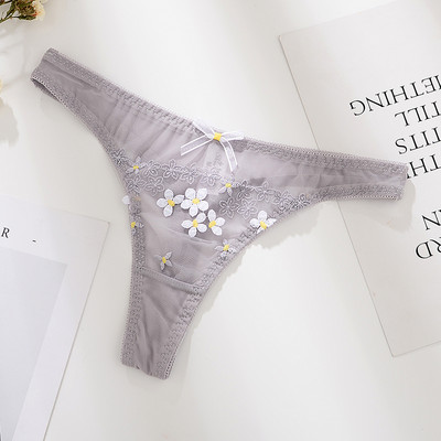 Aktuális női tangák hímzéssel