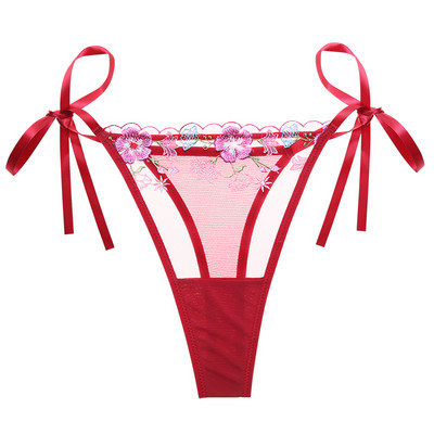 Aktuális női tangák hímzéssel