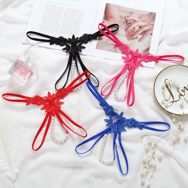 Modern női tanga hímzéssel és gyöngyökkel