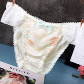 Női bikini szalaggal