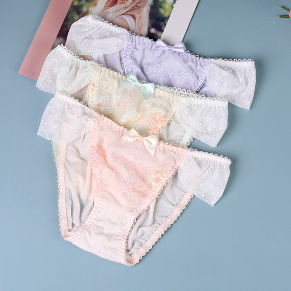 Női bikini szalaggal