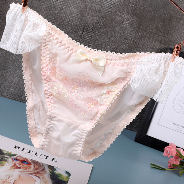 Női bikini szalaggal