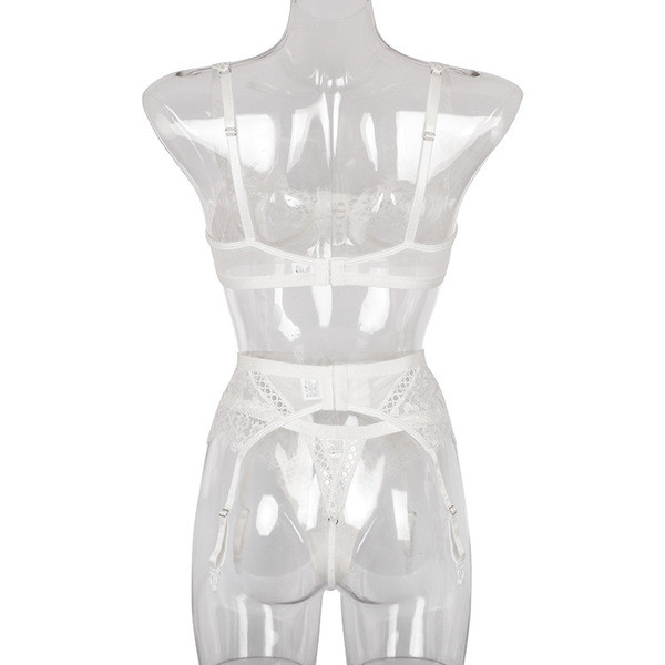 Γυναικεία δαντελένια  σετ από τρία μέρη σε λευκό χρώμα