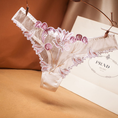 Διαφανή γυναικεία στρινγκ με κανονική μέση και κέντημα