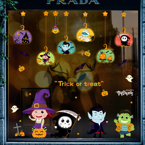 Dekorācija ar dažādiem elementiem ar uzrakstu