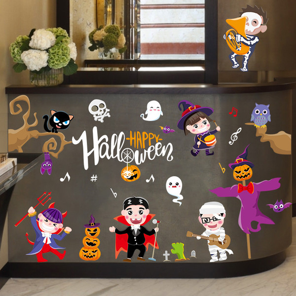 Visų paviršių apdaila su skirtingais elementais ir užrašu