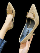 Modern női cipő csattal és sarokkal 8 vagy 6,5 cm