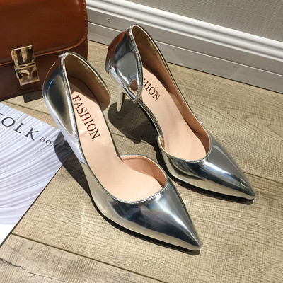 Elegáns női cipő hegyes modell vékony sarokkal