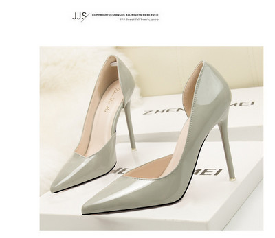 Elegáns női lakkcipő ökobőrből