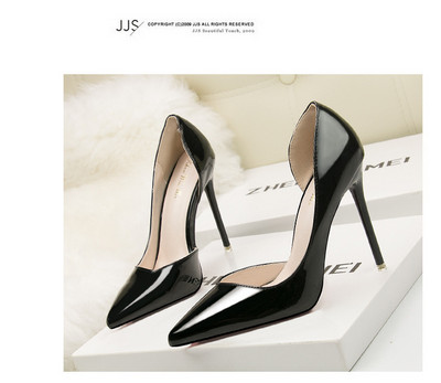 Elegáns női lakkcipő ökobőrből