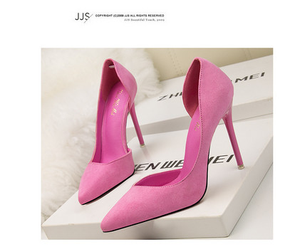 Elegáns női cipő eco velúr hegyes modellből