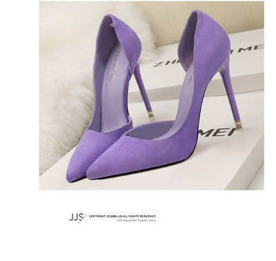 Elegáns női cipő eco velúr hegyes modellből