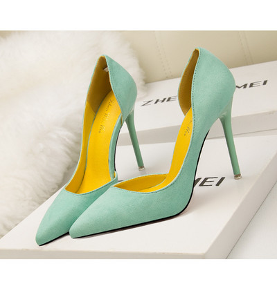 Elegáns női cipő eco velúr hegyes modellből