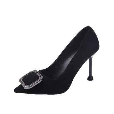 Női fekete cipő 6 vagy 9 cm sarokmagassággal