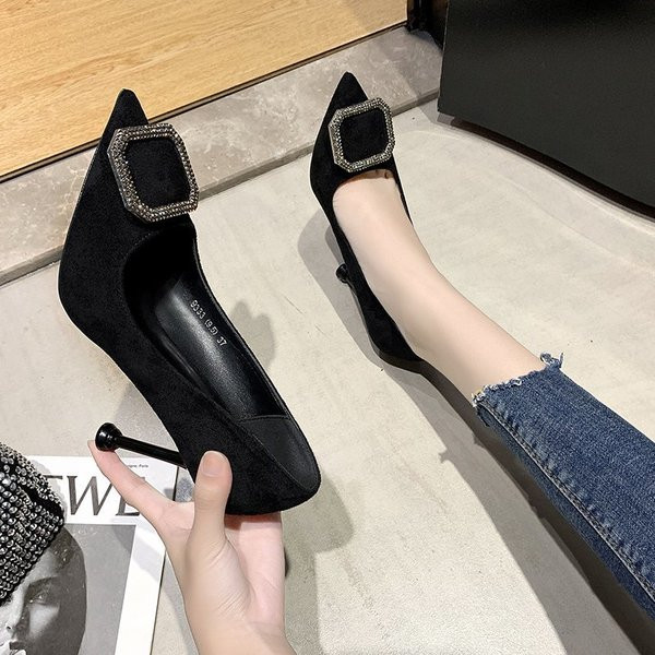 Női fekete cipő 6 vagy 9 cm sarokmagassággal