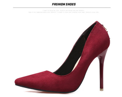 Női hegyes cipő öko velúrból és fém díszítéssel