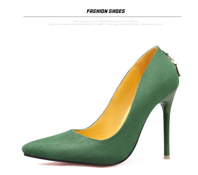 Női hegyes cipő öko velúrból és fém díszítéssel