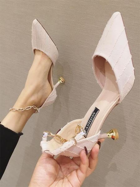 Modern női cipő hegyes modell, csattal