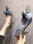 Μοντέρνα γυναικεία παπούτσια με κορδέλα