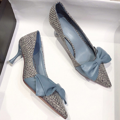 Μοντέρνα γυναικεία παπούτσια με κορδέλα