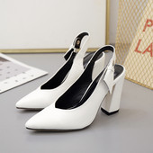 Κομψά γυναικεία παπούτσια μυτερά μοντέλα από οικολογικό δέρμα με παχύ τακούνι