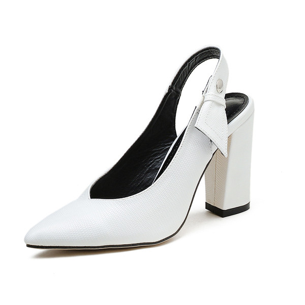 Κομψά γυναικεία παπούτσια  μυτερά μοντέλα από οικολογικό δέρμα με παχύ τακούνι