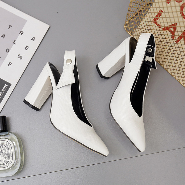 Κομψά γυναικεία παπούτσια  μυτερά μοντέλα από οικολογικό δέρμα με παχύ τακούνι