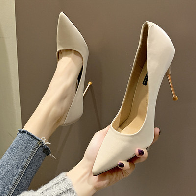 Női cipő hegyes modell öko bőrből, magassarkúval