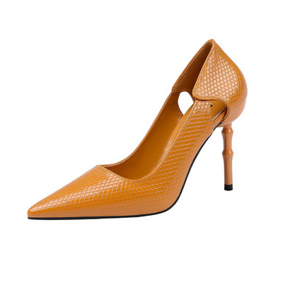 Stílusos női cipő eko bőrből, magas sarkú cipővel