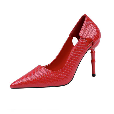 Stílusos női cipő eko bőrből, magas sarkú cipővel