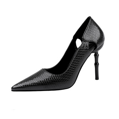 Stílusos női cipő eko bőrből, magas sarkú cipővel