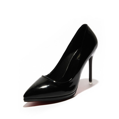 Eko bőrből készült, sima női cipőmodell magassarkúval