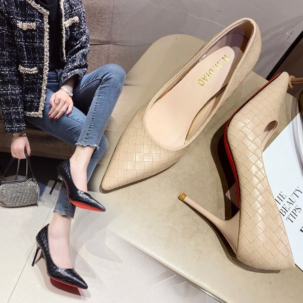 Stílusos női cipő hegyes modell öko bőrből, 9 cm-es sarokkal