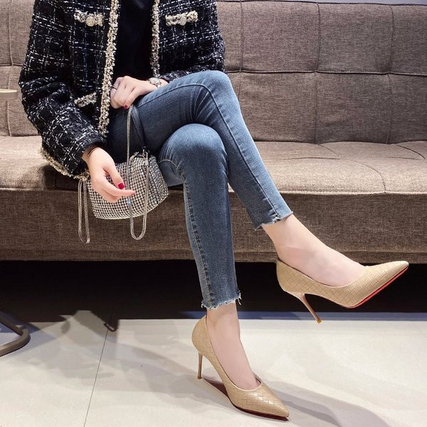 Stílusos női cipő hegyes modell öko bőrből, 9 cm-es sarokkal