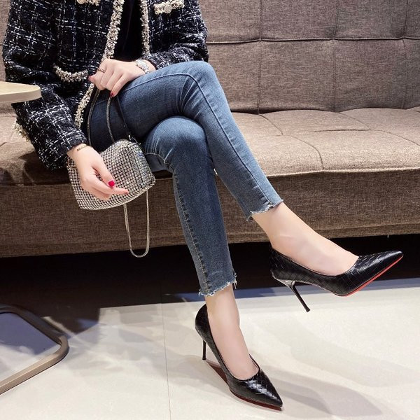 Stílusos női cipő hegyes modell öko bőrből, 9 cm-es sarokkal