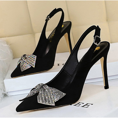 Női cipő szalaggal és vékony sarokkal - két modell