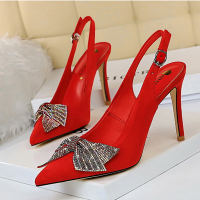 Női cipő szalaggal és vékony sarokkal - két modell