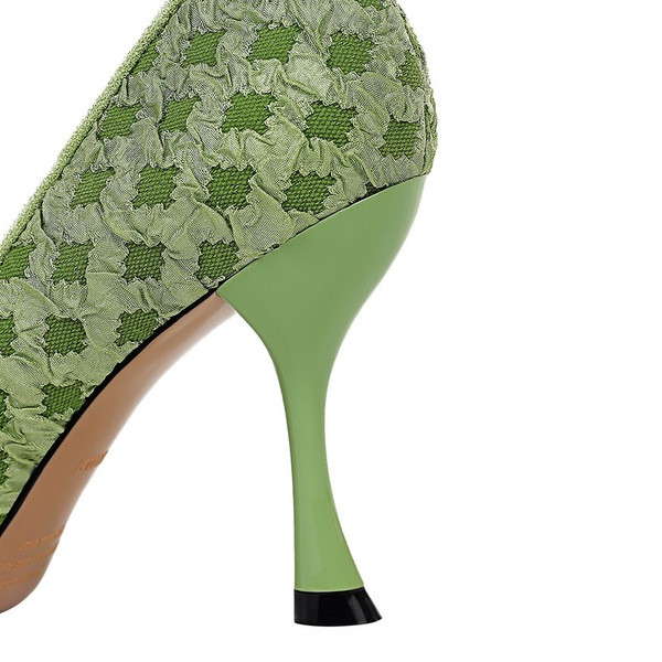 Modern női cipő közepes sarkú hegyes modellel