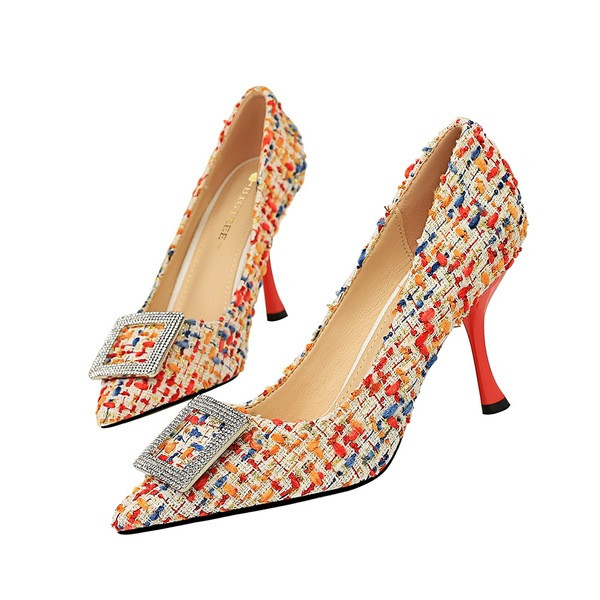 Női textilcipő csattal és kövekkel