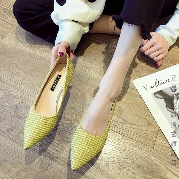 Modern női cipő hegyes modell 8,5 cm-rel