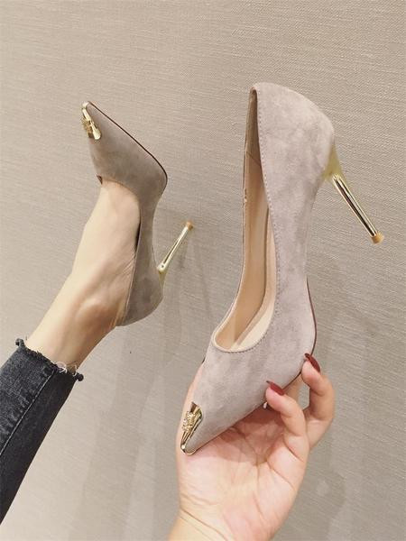 Öko velúrból készült modern női cipő fém elemekkel