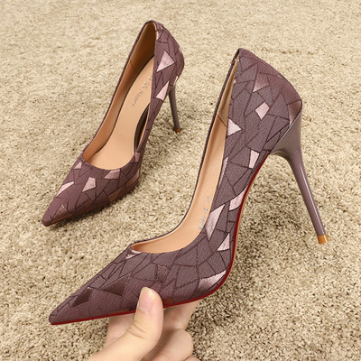 Stílusos női cipő hegyes modell 10,5 cm-es sarokmagassággal