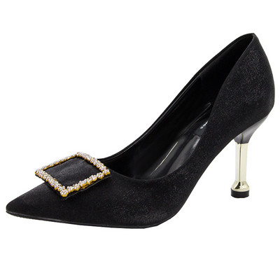 Modern női cipő 6,5 cm-es sarokkal